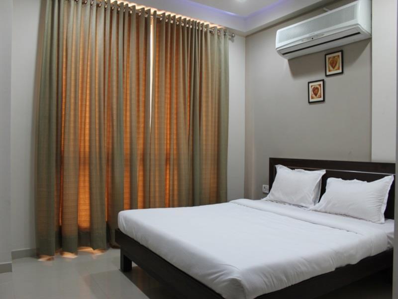 Treebo Trend Shrimad Residency Hotel Ahmedabad Buitenkant foto