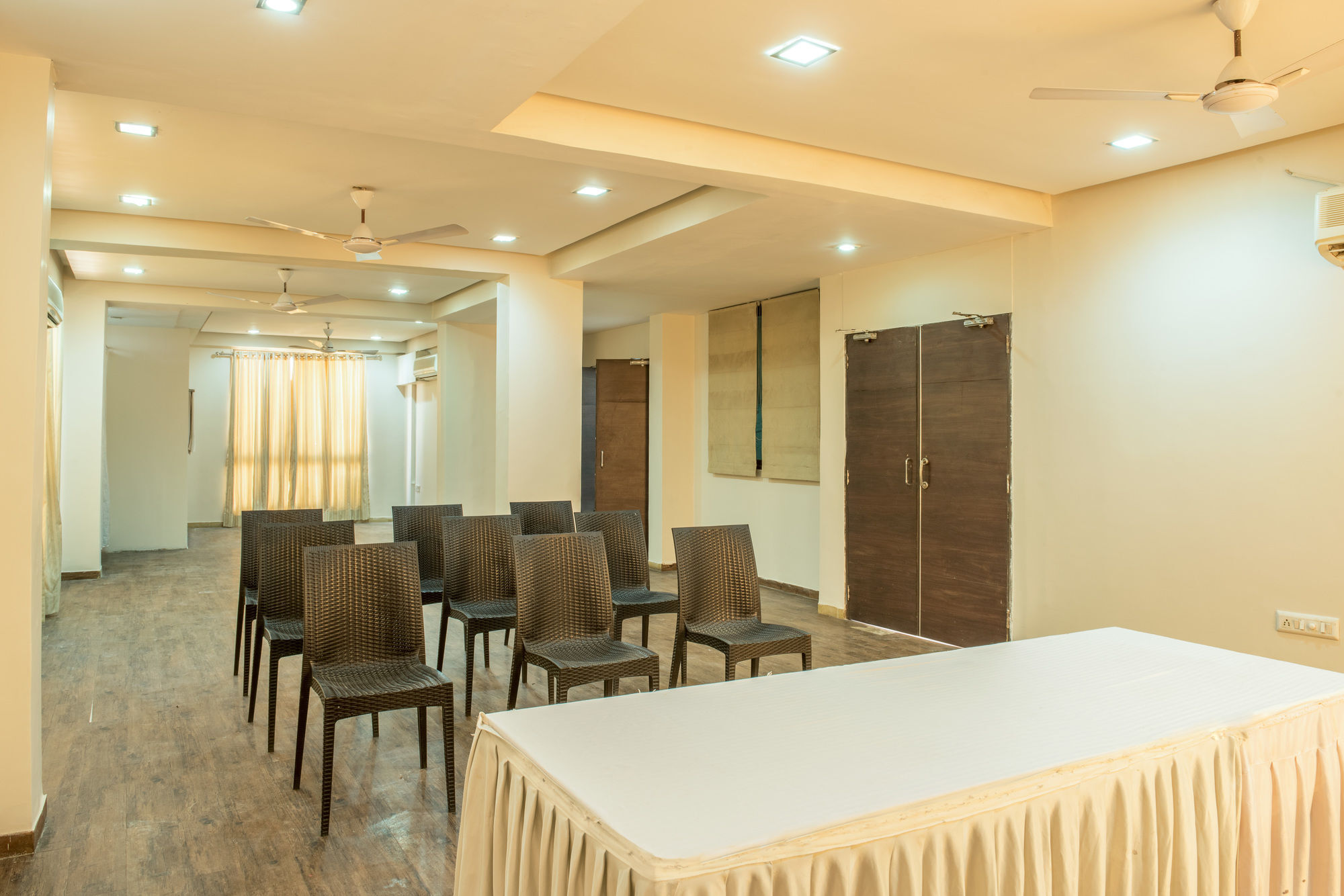 Treebo Trend Shrimad Residency Hotel Ahmedabad Buitenkant foto