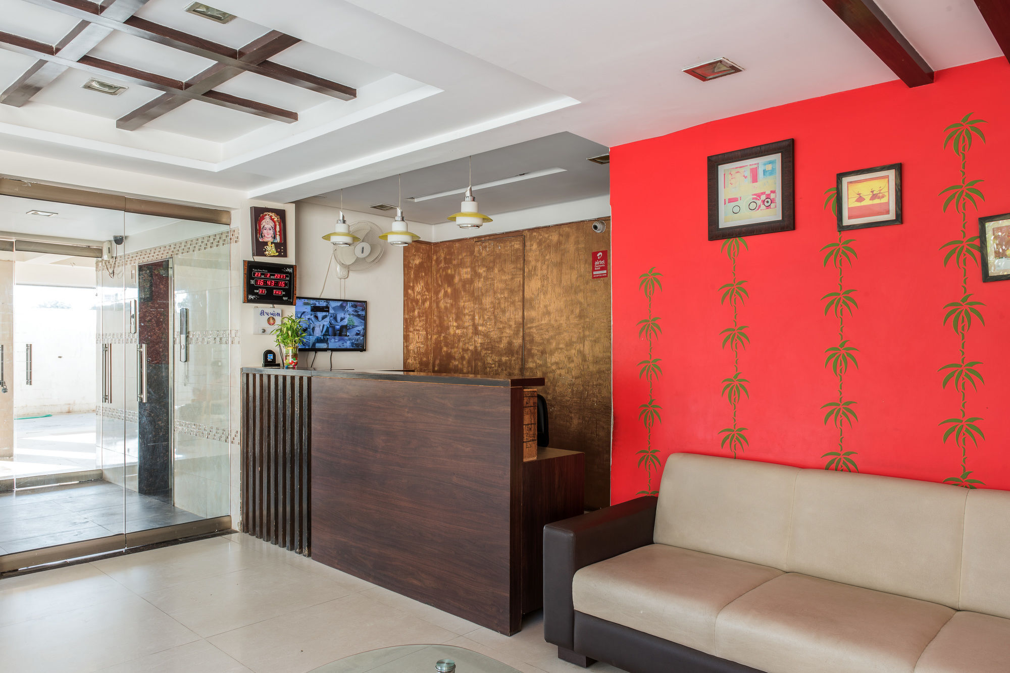 Treebo Trend Shrimad Residency Hotel Ahmedabad Buitenkant foto