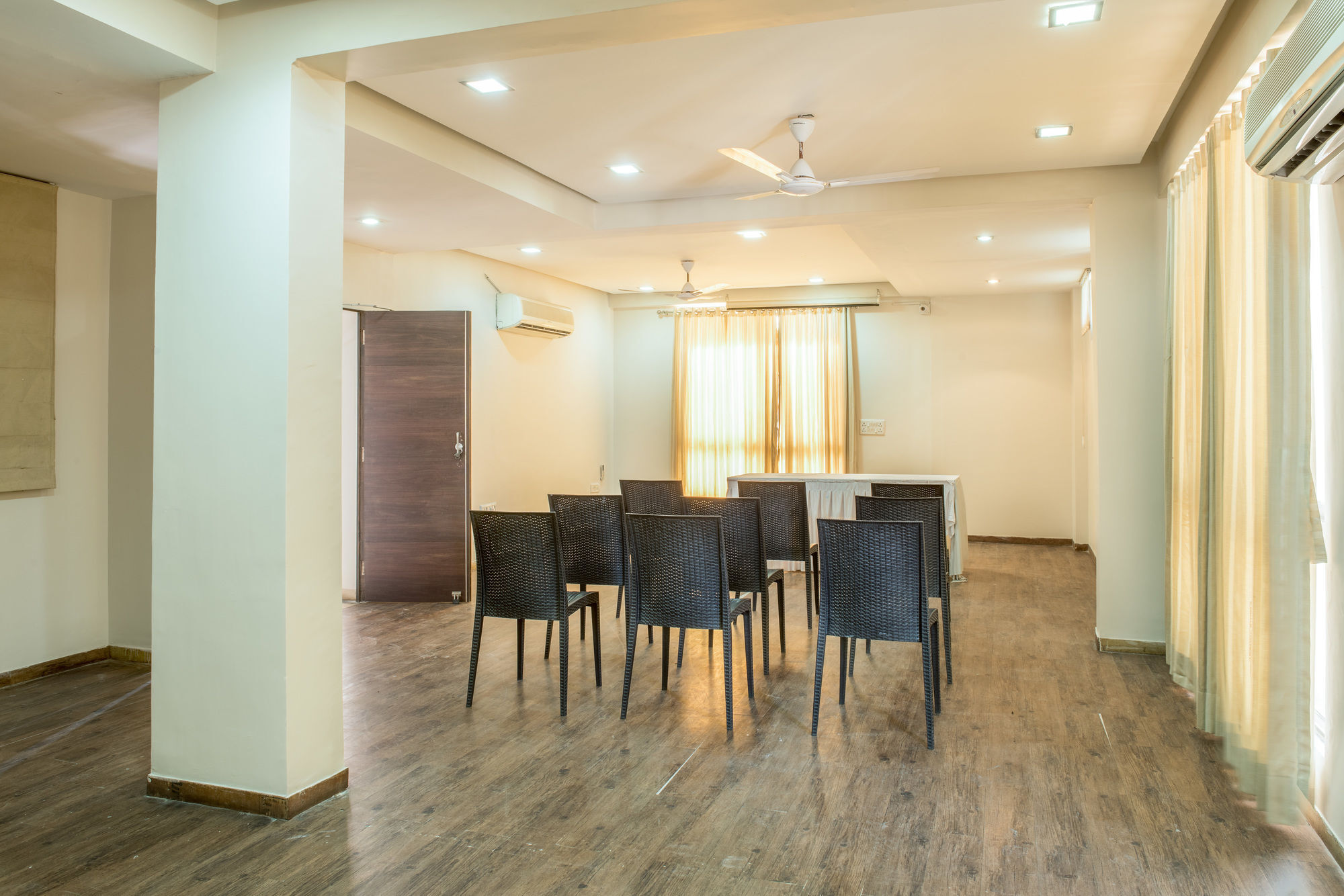 Treebo Trend Shrimad Residency Hotel Ahmedabad Buitenkant foto